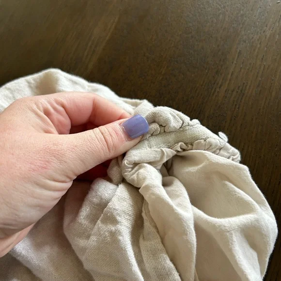 & other stories linen puff sleeve crop top twist front cream - Picture 8 of 11